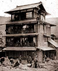 当時珍しい本造四階建（創業時）